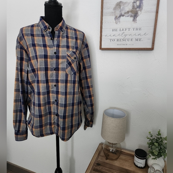 LUCKY BRAND CALIFORNIA FIT PLAID BUTTON UP - Picture 1 of 5